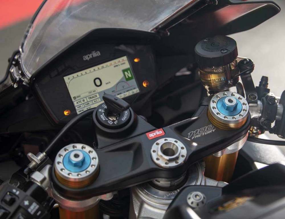Aprilia RSV4 Factory dash 2