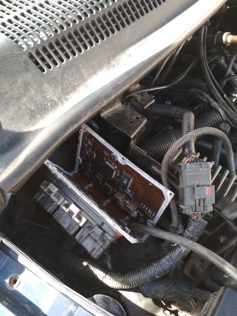 ECU Jeep 4.7 v8 location