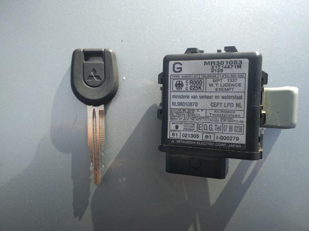 Чип ключ 4D61 и иммобилайзер MR301003 X1T14471M Mitsubishi Galant 99 03