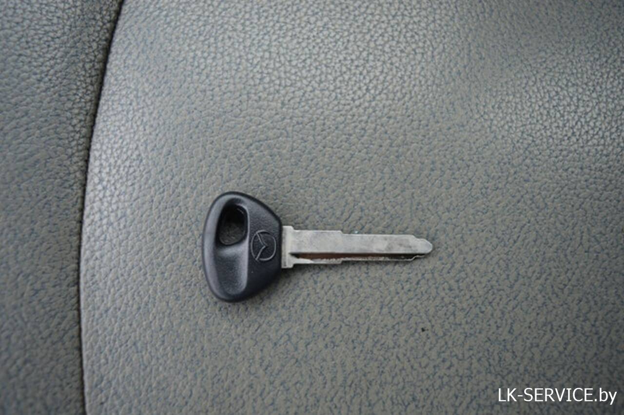 Mazda 8C key original