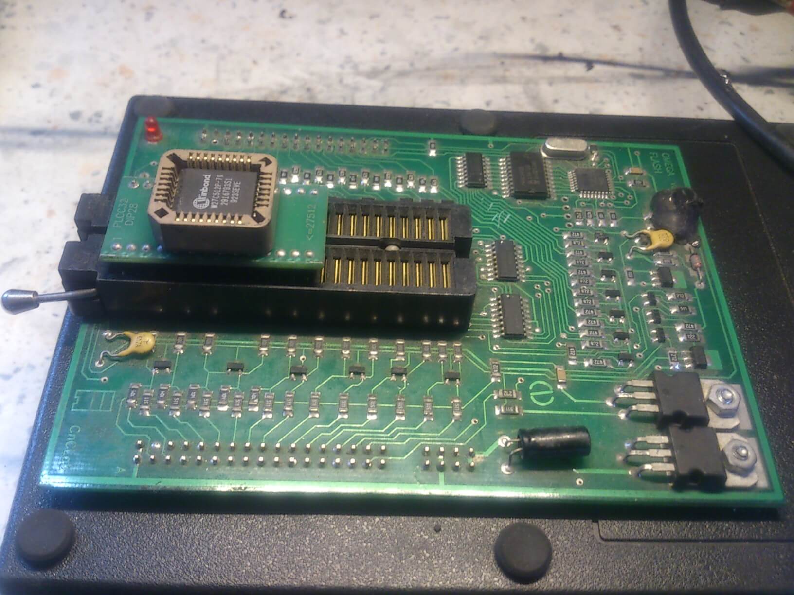Устанавливаем EEPROM в переходник и программируем